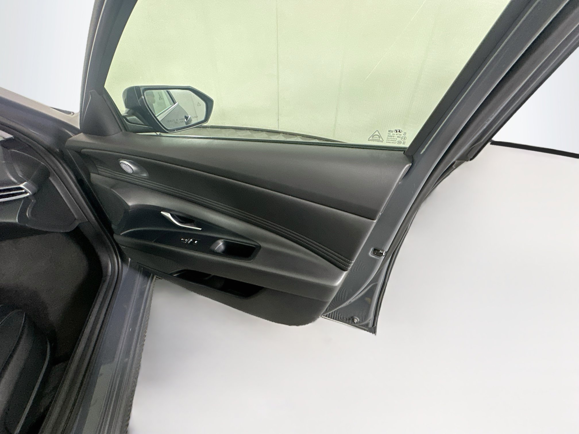 Used 2025 Hyundai Elantra Limited FWD image 31