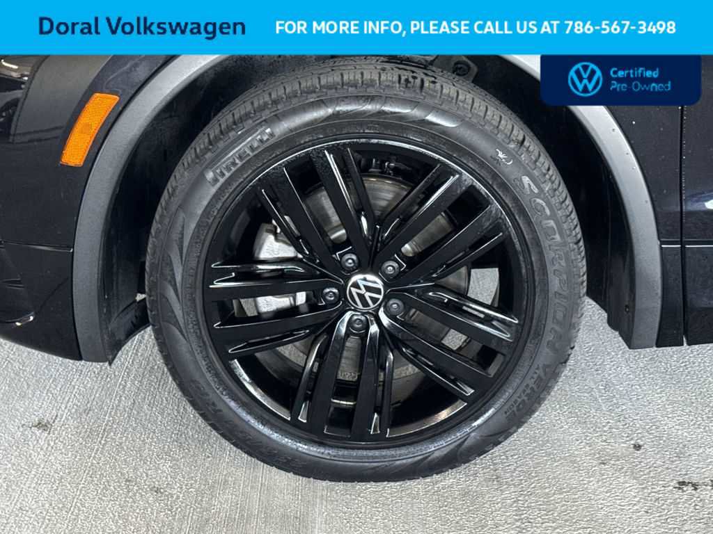 Used 2022 Volkswagen Tiguan SE R-Line FWD image 11