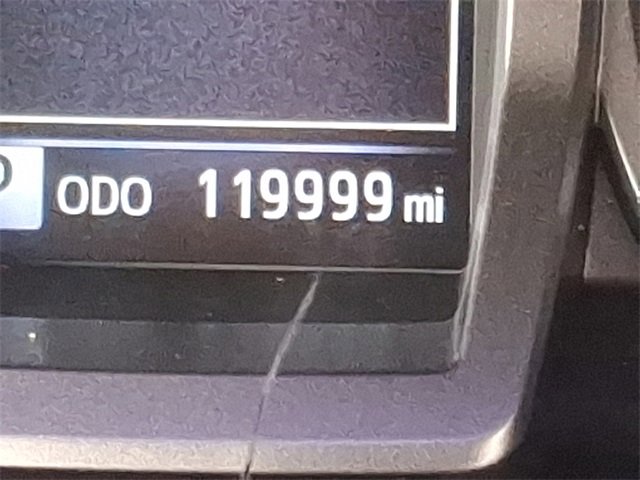 Used 2017 Toyota Tacoma SR5 w/ SR5 Appearance Package (SM) image 17