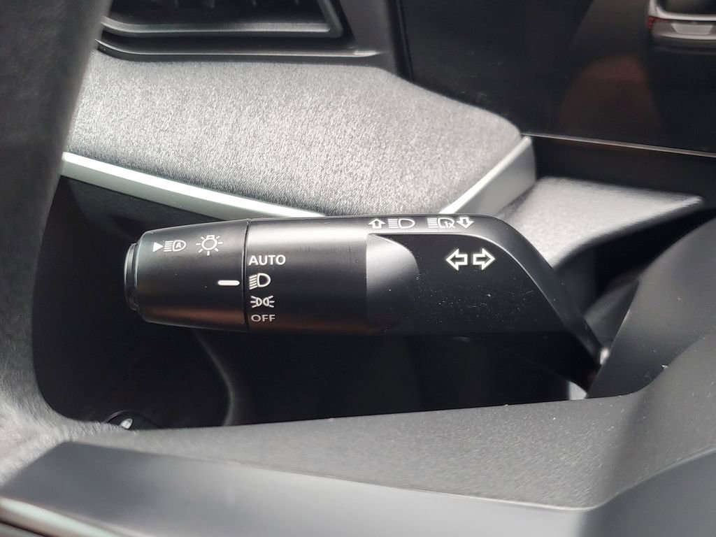 Used 2025 Nissan Kicks SV FWD image 27