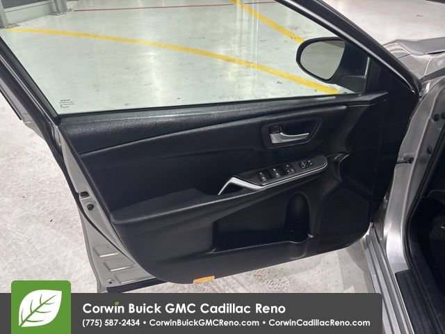 Used 2017 Toyota Camry SE image 7