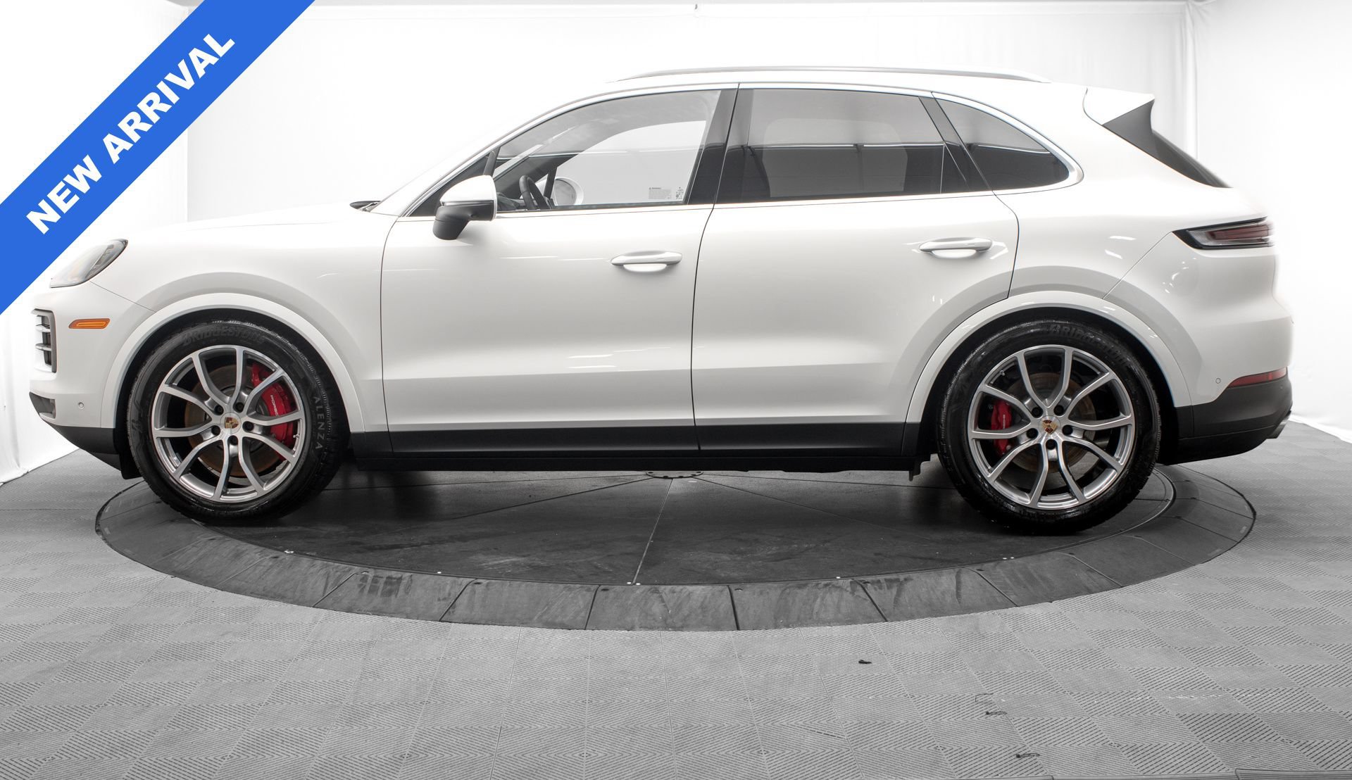 Used 2025 Porsche Cayenne S AWD/4WD image 6