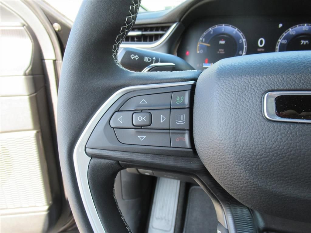 New 2025 Jeep Grand Cherokee L Laredo w/ Luxury Tech Group I image 18