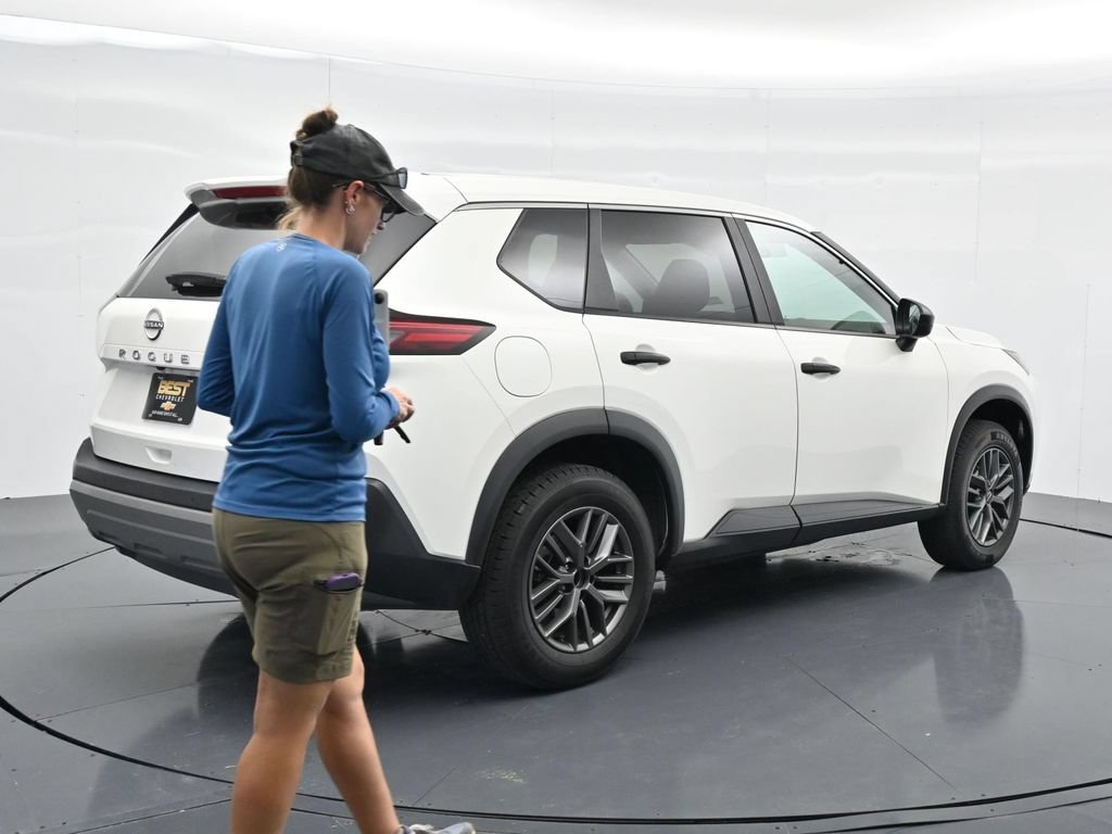 Used 2023 Nissan Rogue S FWD image 7