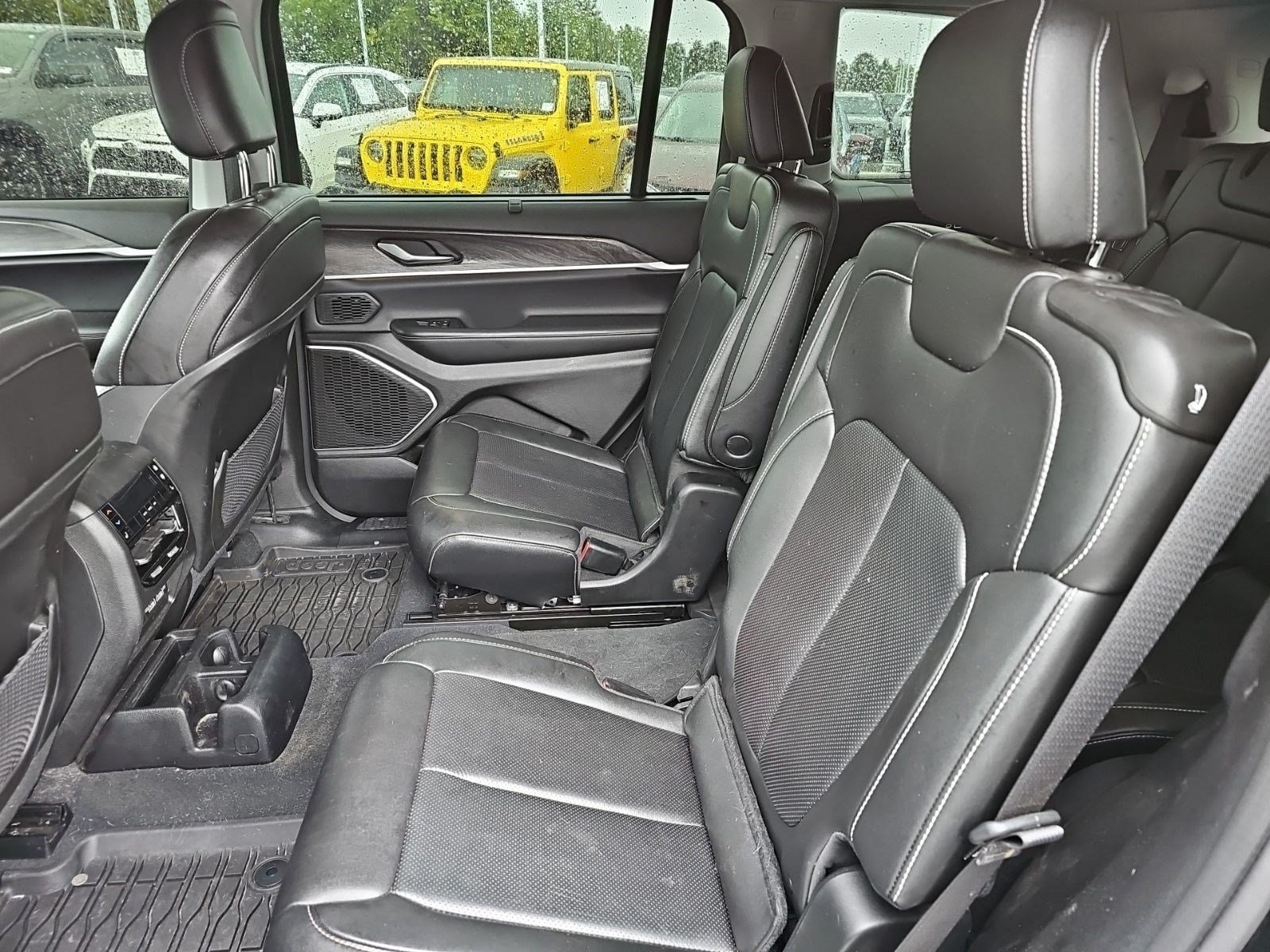 Used 2023 Jeep Grand Cherokee L Limited w/ Luxury Tech Group II AWD/4WD image 19