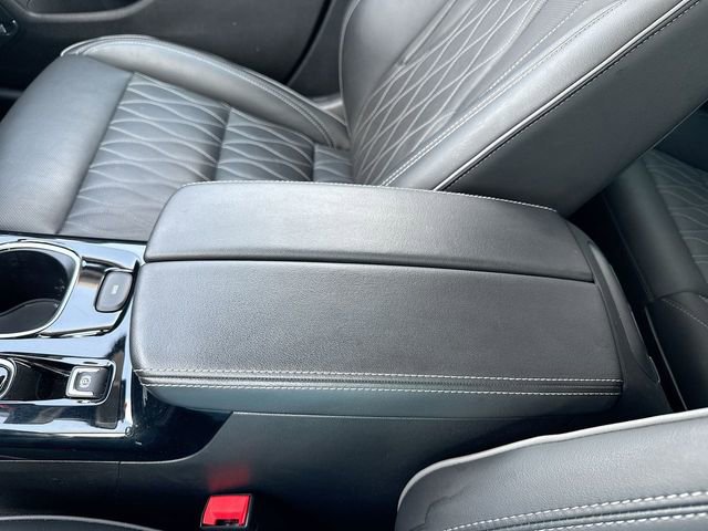 Used 2022 Buick Envision Avenir w/ Technology Package II image 21