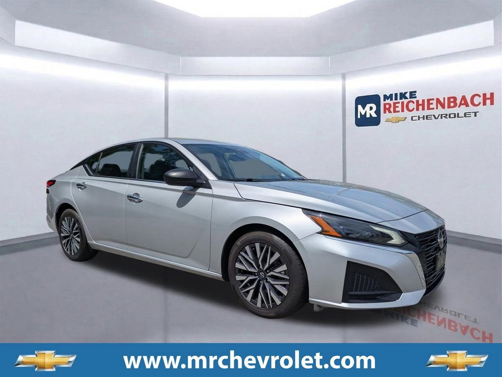 Used 2024 Nissan Altima 2.5 SV image 1