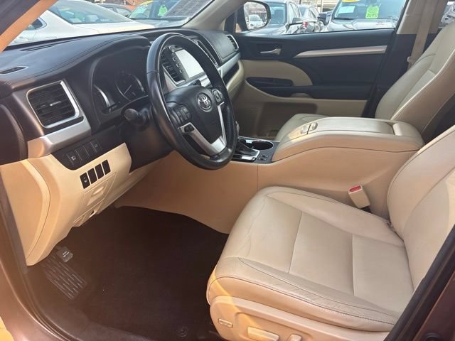 Used 2018 Toyota Highlander XLE AWD/4WD image 16