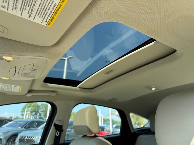 Used 2017 Ford Focus Titanium FWD image 18