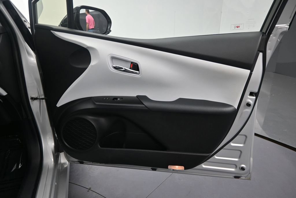 Used 2017 Toyota Prius Prime Plus w/ Carpet Mat Package FWD image 22