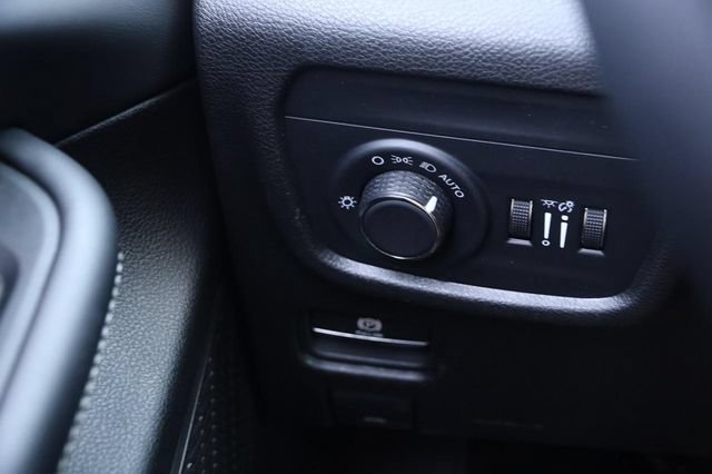 Used 2024 Jeep Grand Cherokee Altitude AWD/4WD image 18