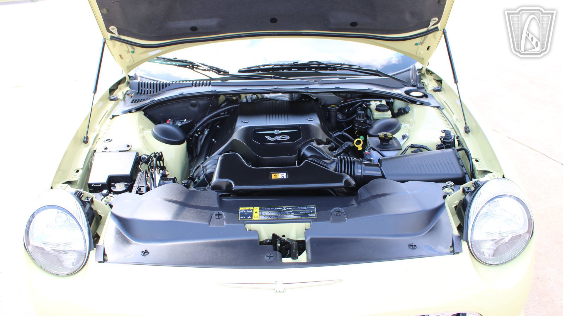 Used 2005 Ford Thunderbird RWD image 17