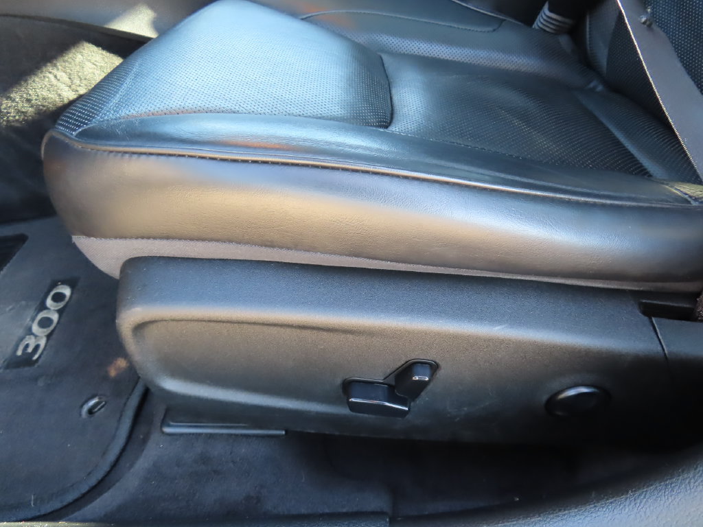 Used 2015 Chrysler 300 C RWD image 10