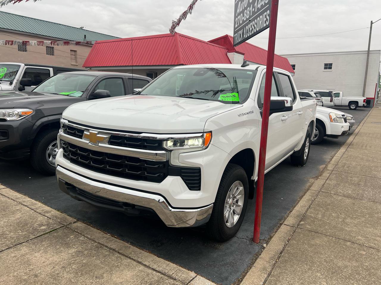 Used 2025 Chevrolet Silverado 1500 LT image 2