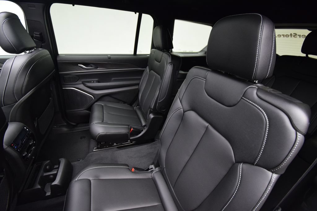 New 2025 Jeep Grand Cherokee L Limited w/ Luxury Tech Group II AWD/4WD image 25