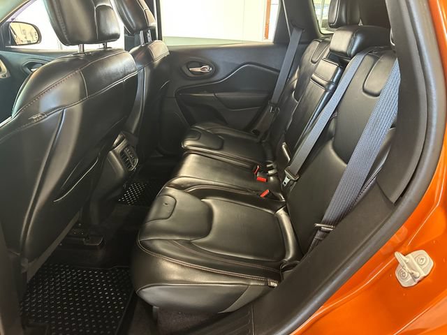 Used 2016 Jeep Cherokee Trailhawk w/ Leather Interior Group AWD/4WD image 27