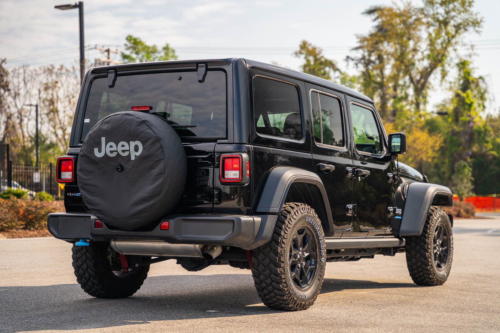 Used 2023 Jeep Wrangler Unlimited w/ Sun & Screen Package image 10