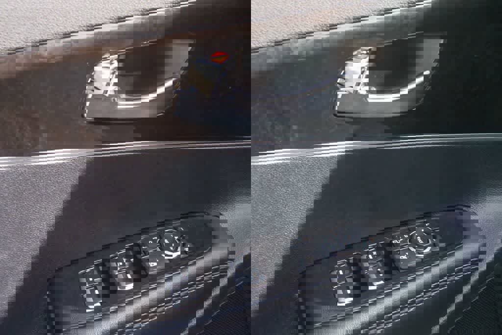 Used 2016 Kia Sorento LX w/ LX Convenience Package image 17