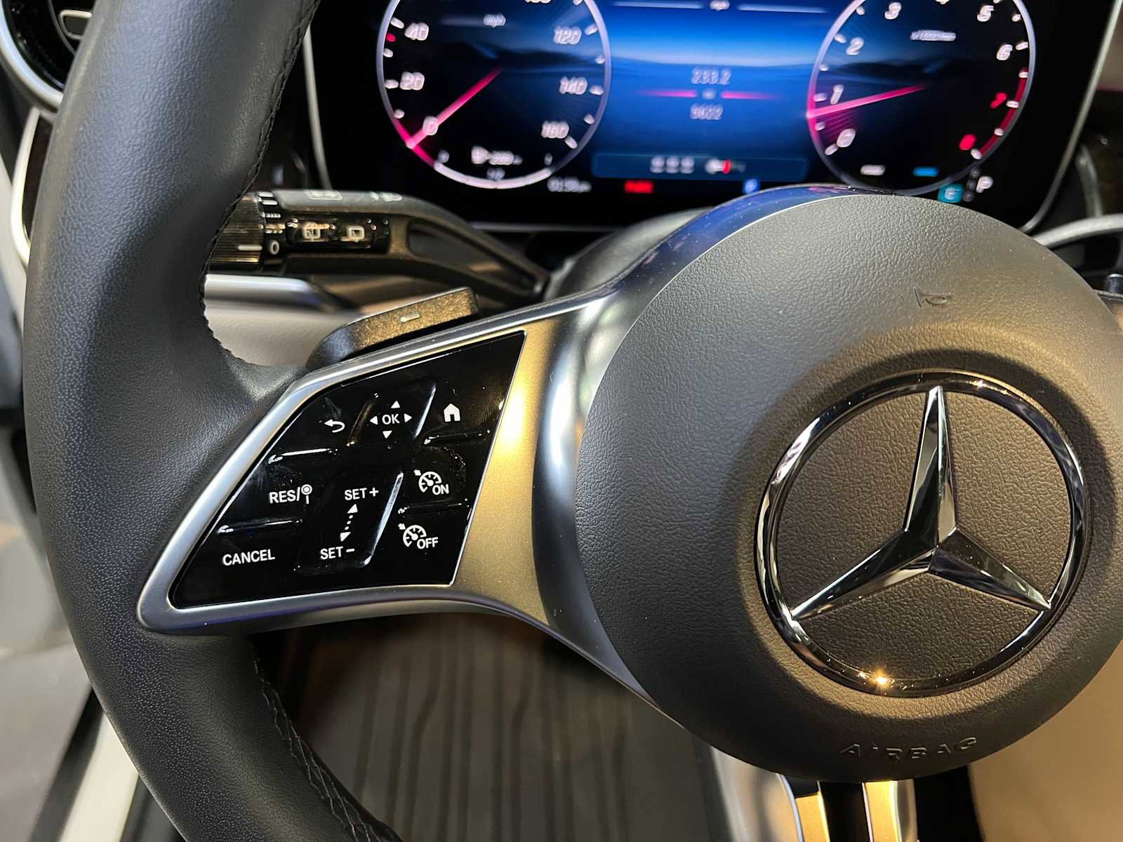 Used 2025 Mercedes-Benz GLC 300 4MATIC image 25