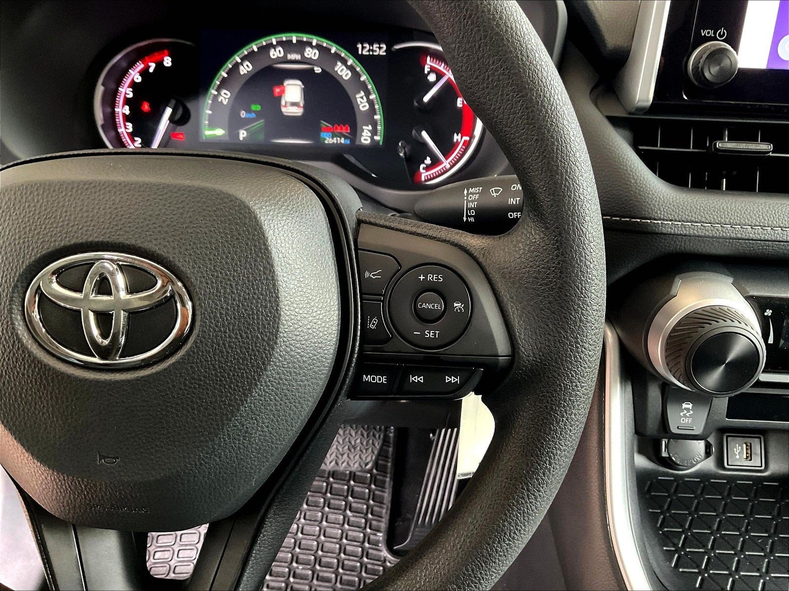 Used 2023 Toyota RAV4 LE AWD/4WD image 12