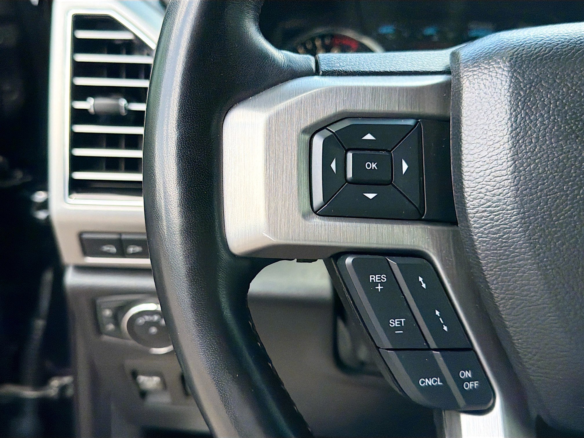 Used 2019 Ford F150 Platinum w/ Equipment Group 701A Luxury AWD/4WD image 35
