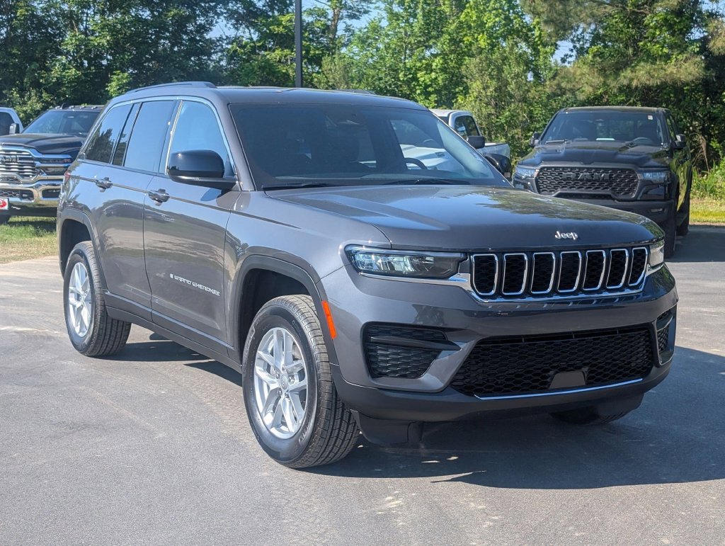New 2026 Jeep Grand Cherokee Laredo RWD image 2