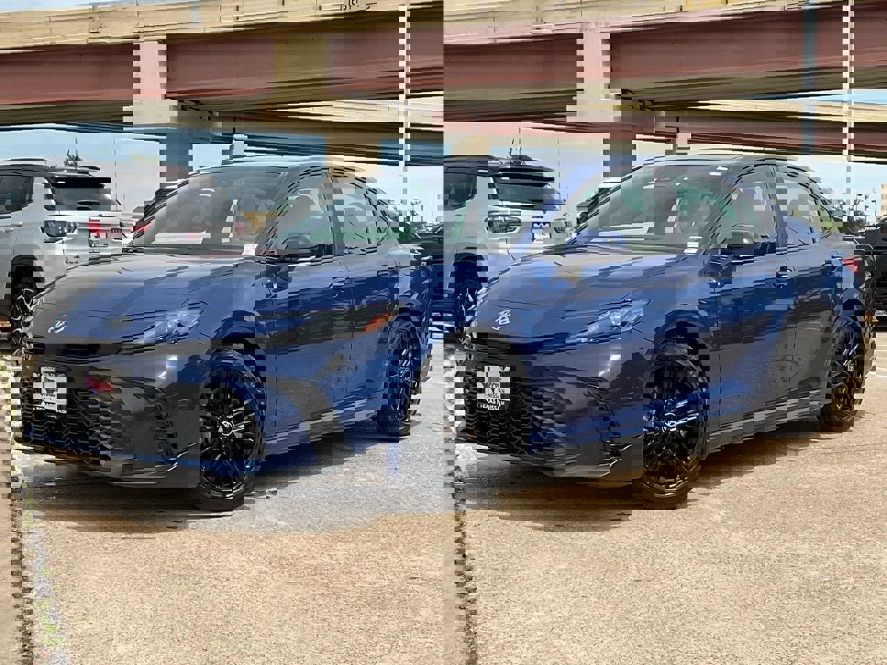 Used 2025 Toyota Camry SE image 2