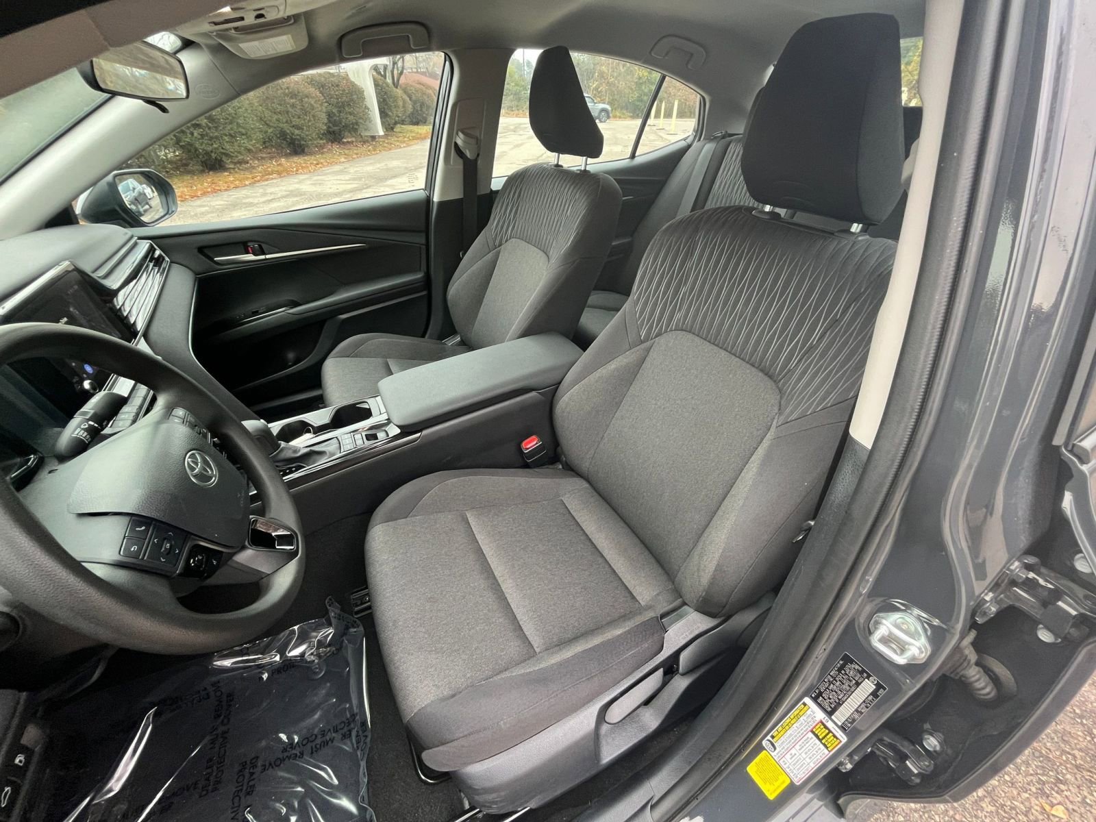 Used 2025 Toyota Camry LE image 31