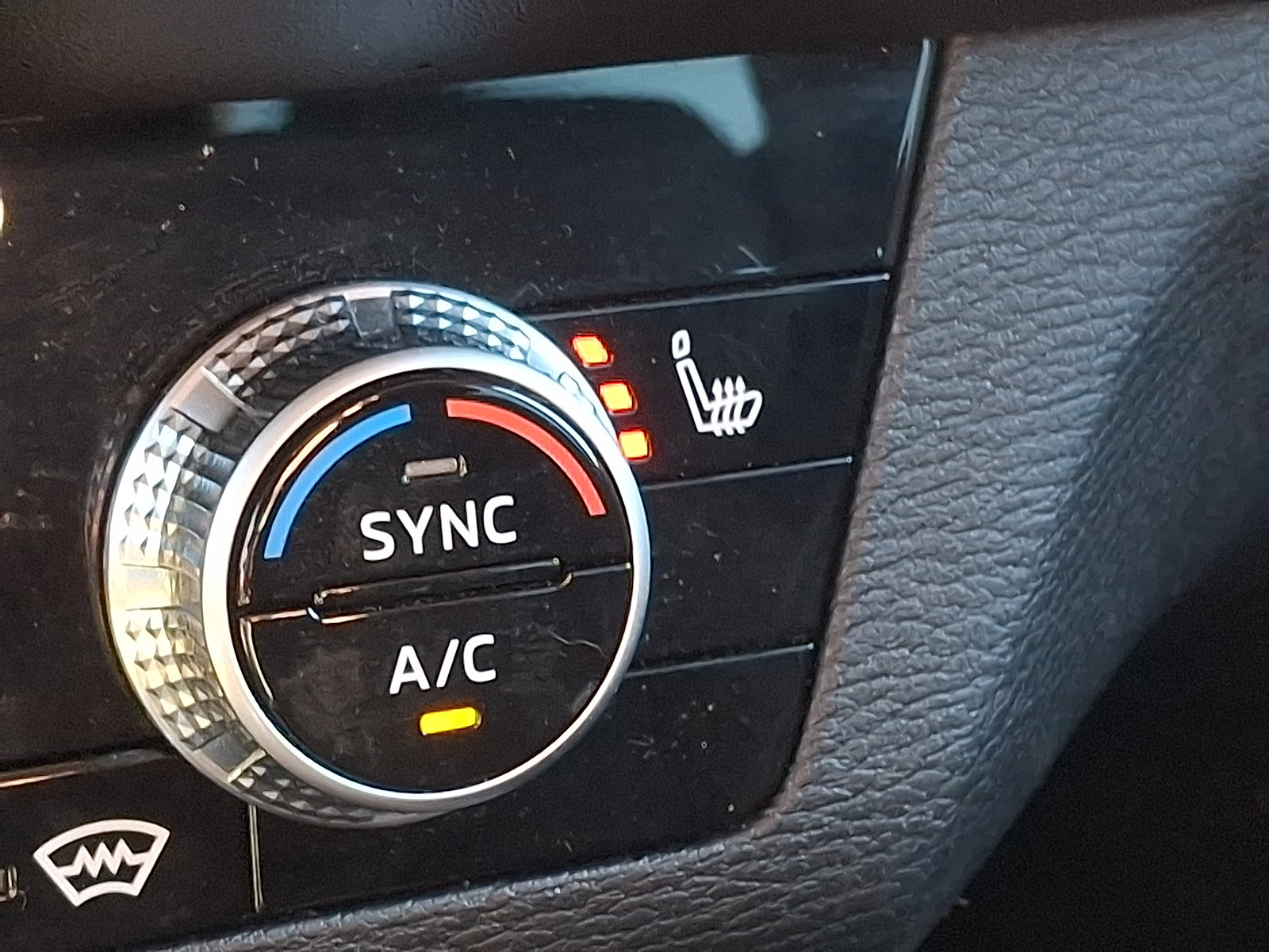 Used 2022 Mitsubishi Outlander SE image 25