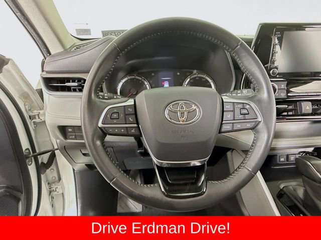 Used 2020 Toyota Highlander LE image 11