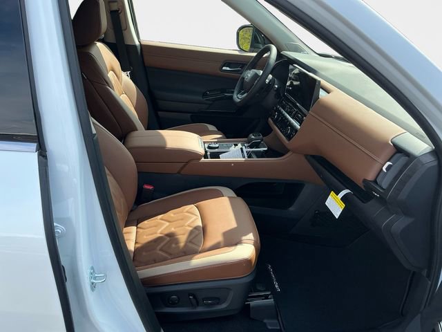New 2026 Nissan Pathfinder Platinum image 17