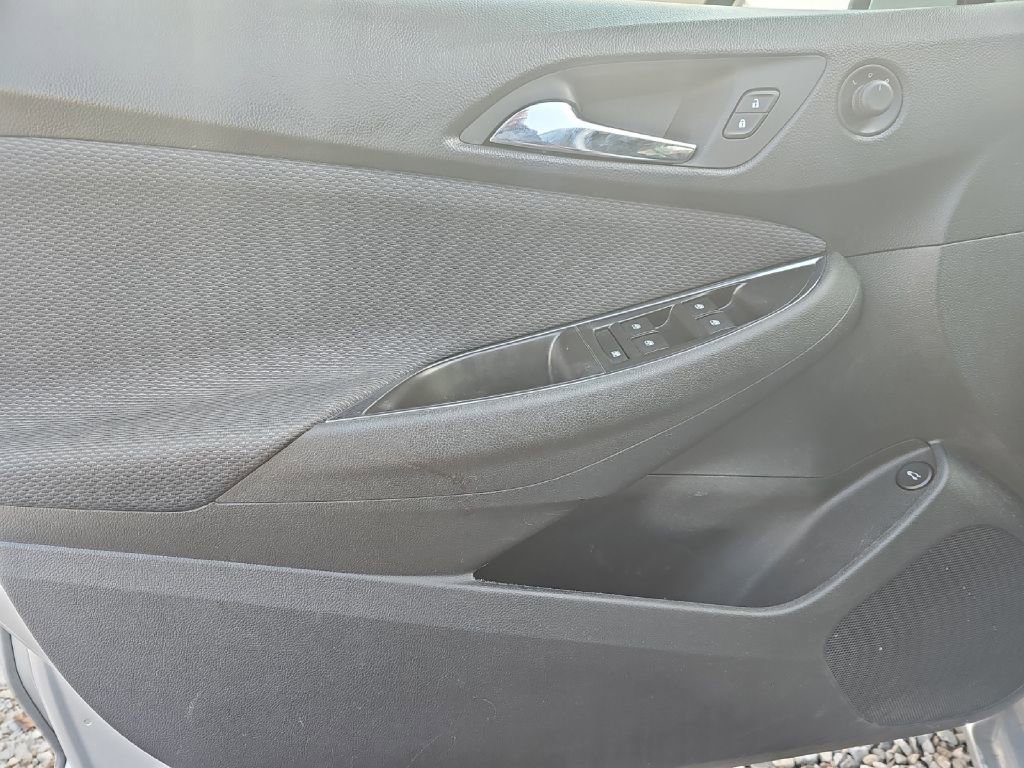 Used 2018 Chevrolet Cruze LT w/ Convenience Package image 12