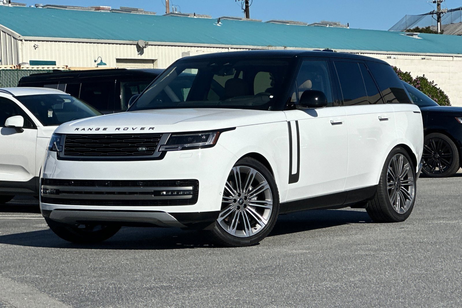 New 2025 Land Rover Range Rover SE