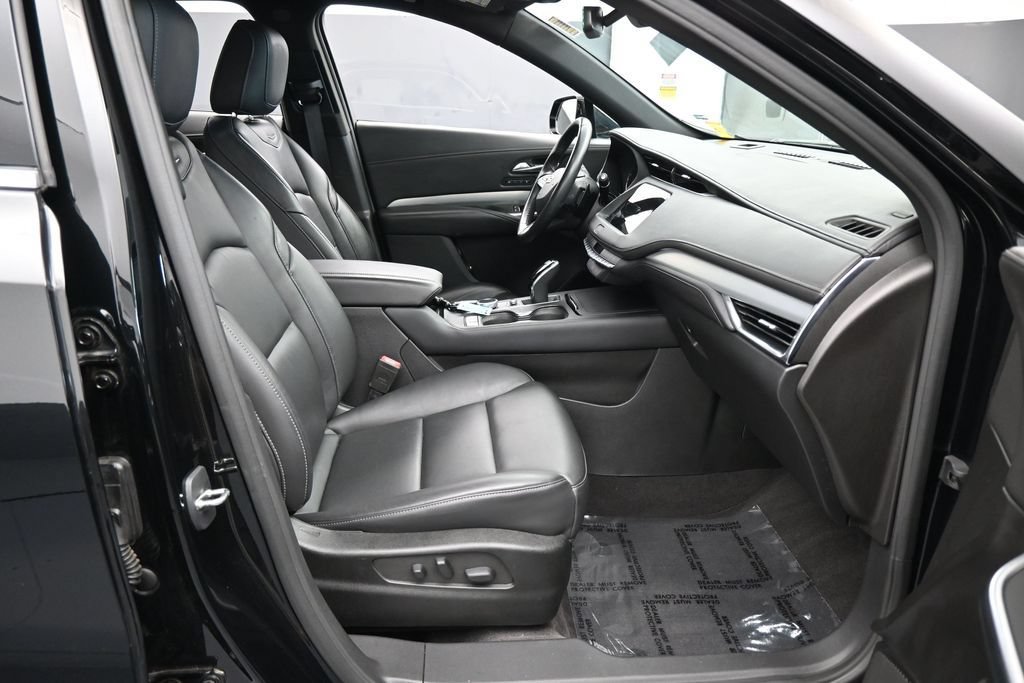 Used 2023 Cadillac XT4 Premium Luxury FWD image 43