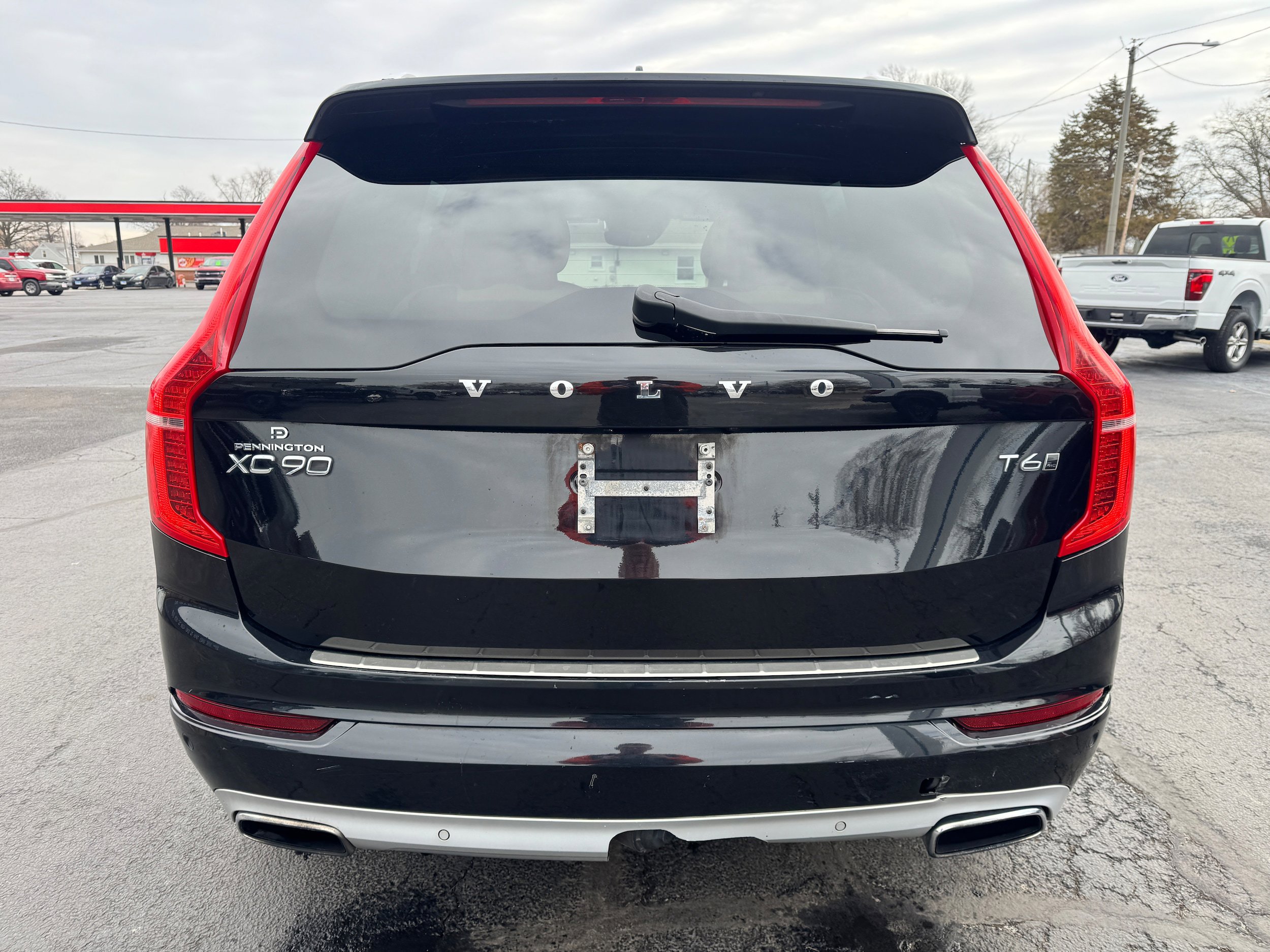 Used 2017 Volvo XC90 T6 Momentum w/ Vision Package AWD/4WD image 6