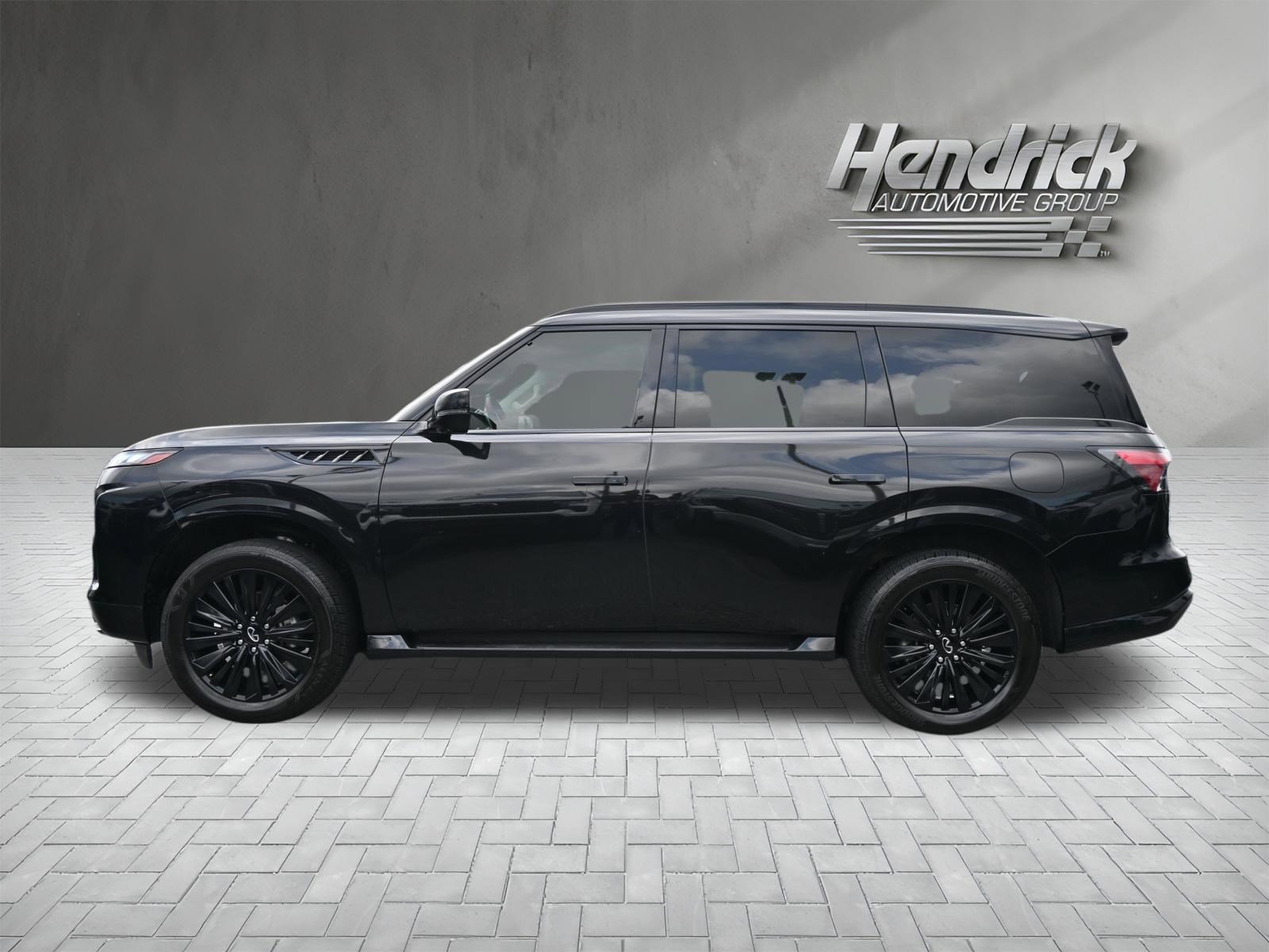 Used 2025 INFINITI QX80 Sensory AWD/4WD image 7