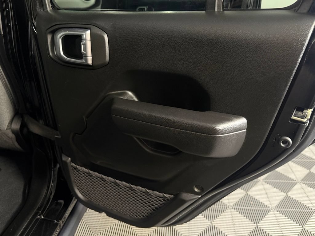 Used 2024 Jeep Wrangler Unlimited AWD/4WD image 28