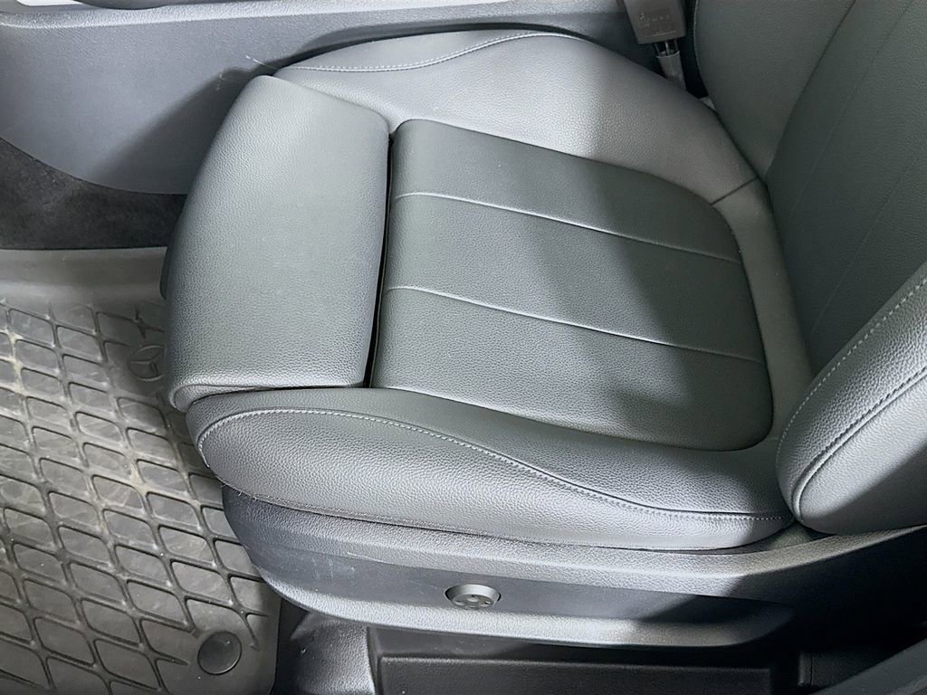 Used 2024 Mercedes-Benz GLB 250 4MATIC image 18