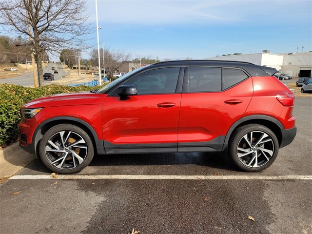 Used 2022 Volvo XC40 T5 R-Design w/ Advanced Package image 2