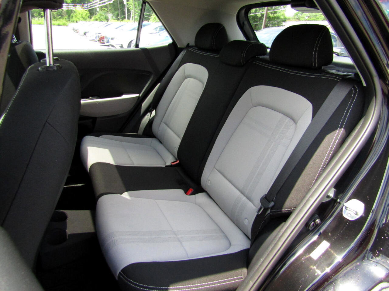 Used 2024 Hyundai Venue SEL image 21