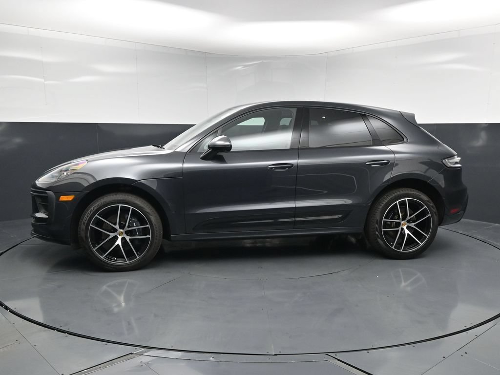 Certified 2025 Porsche Macan AWD/4WD image 2