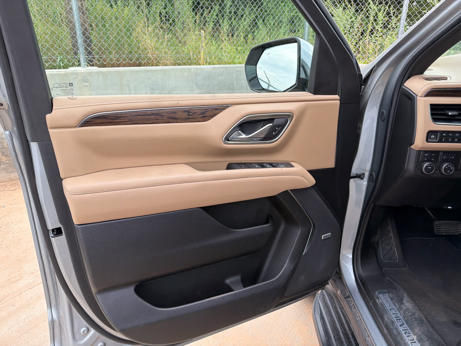 Used 2024 Chevrolet Suburban Premier AWD/4WD image 6