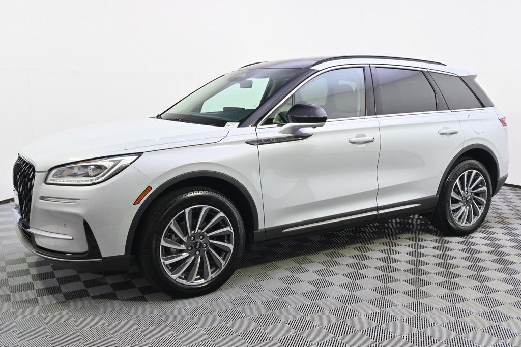 New 2025 Lincoln Corsair Reserve w/ Towing Package image 2