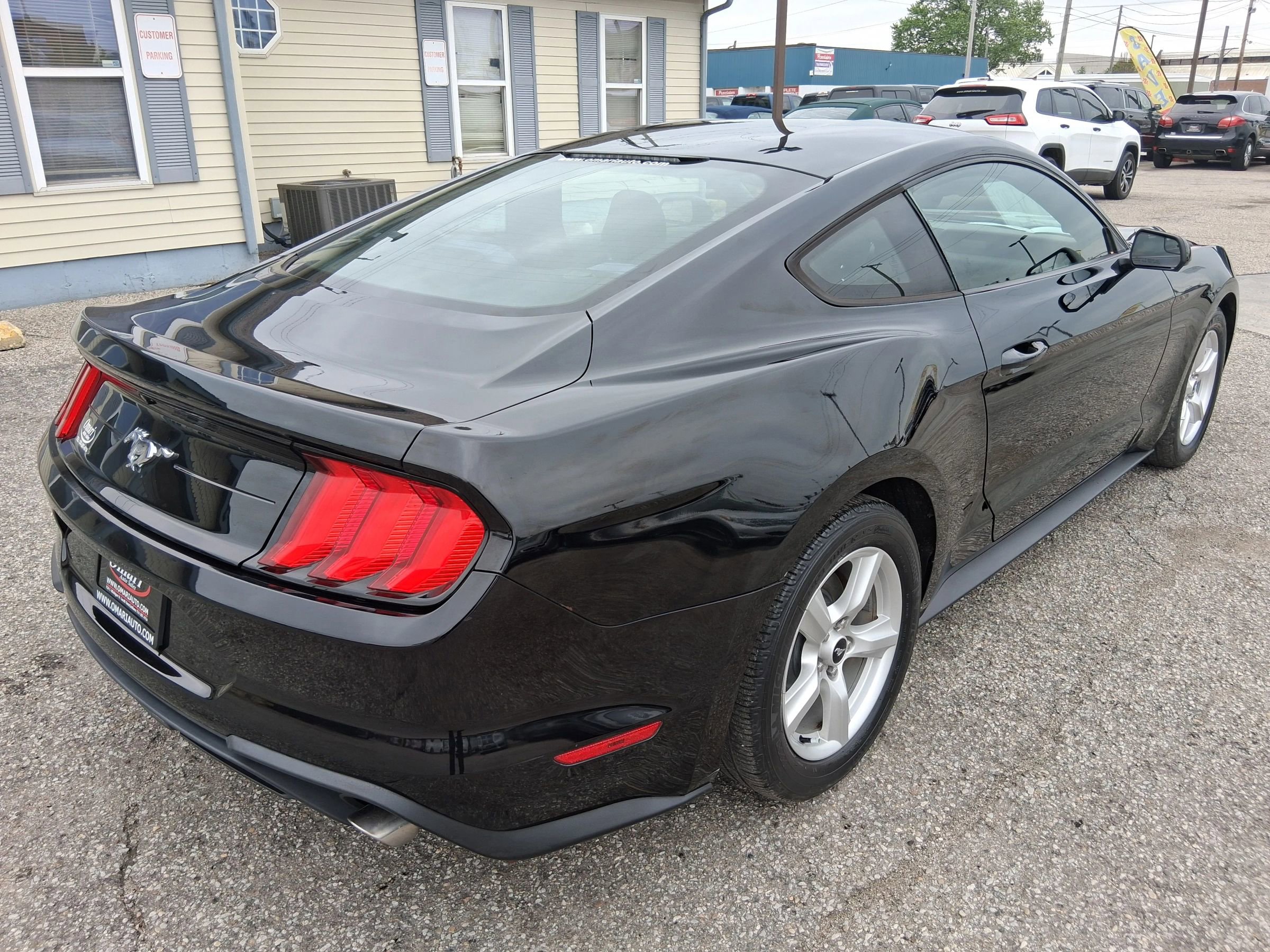 Used 2018 Ford Mustang Coupe RWD image 5