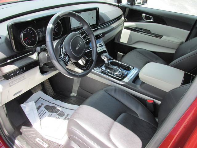 Used 2024 Kia Carnival EX FWD image 9