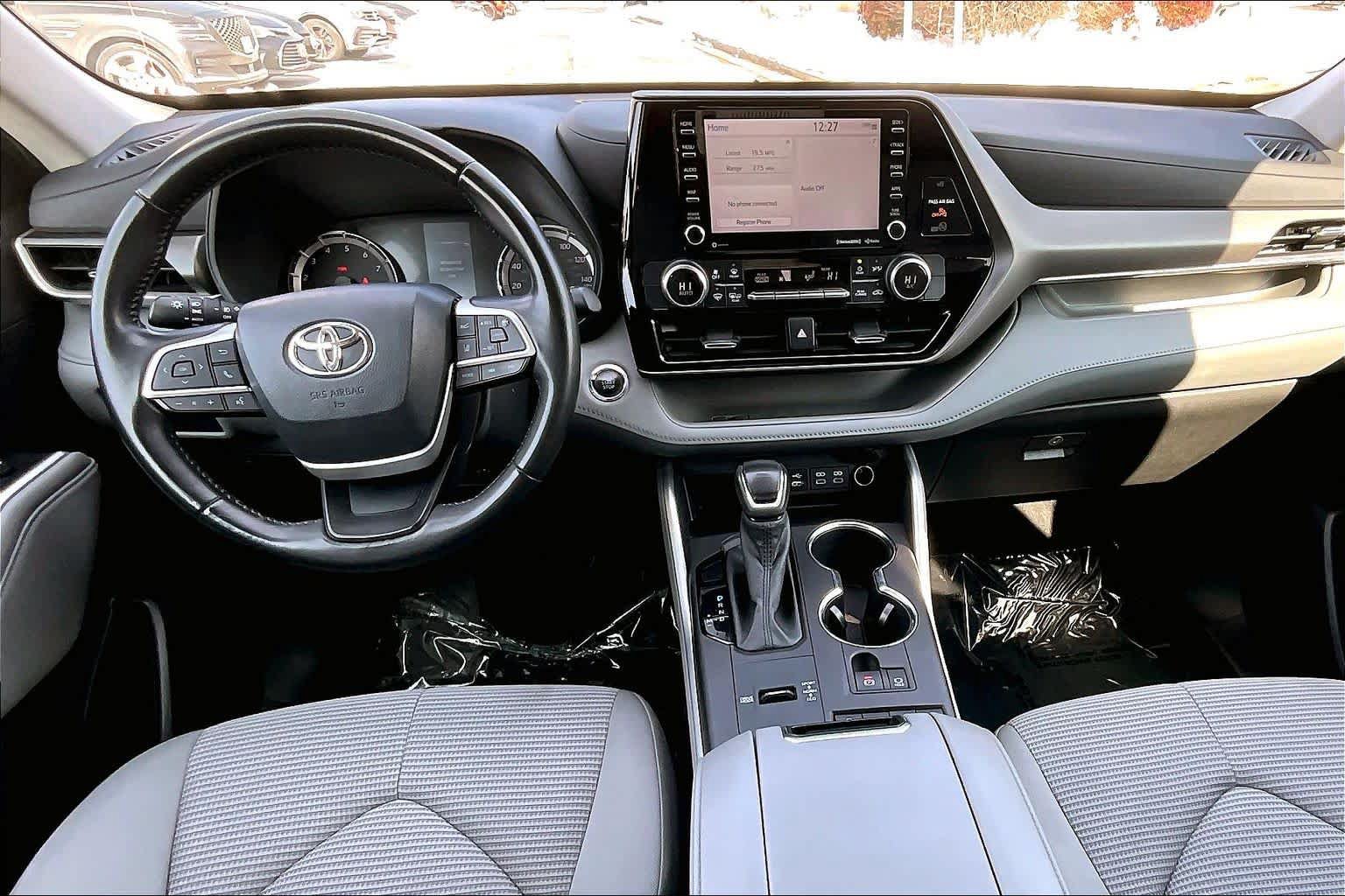 Used 2022 Toyota Highlander LE FWD image 14