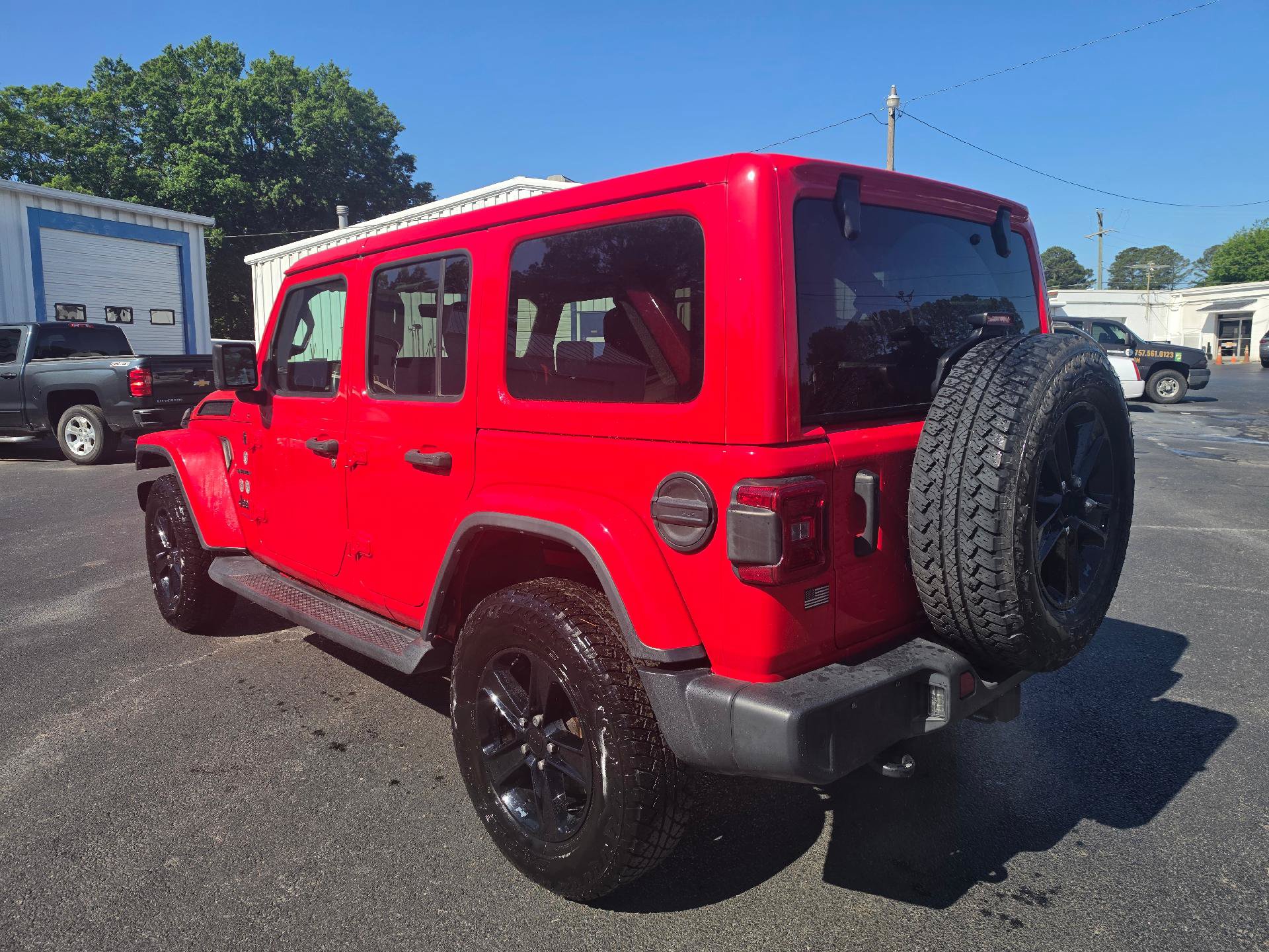 Used 2021 Jeep Wrangler Unlimited Sahara AWD/4WD image 3
