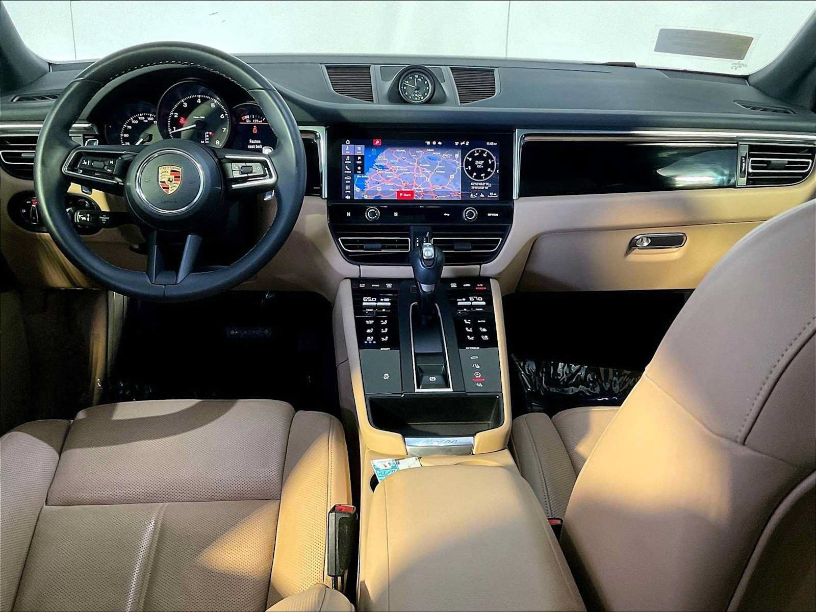 Certified 2023 Porsche Macan AWD/4WD image 14