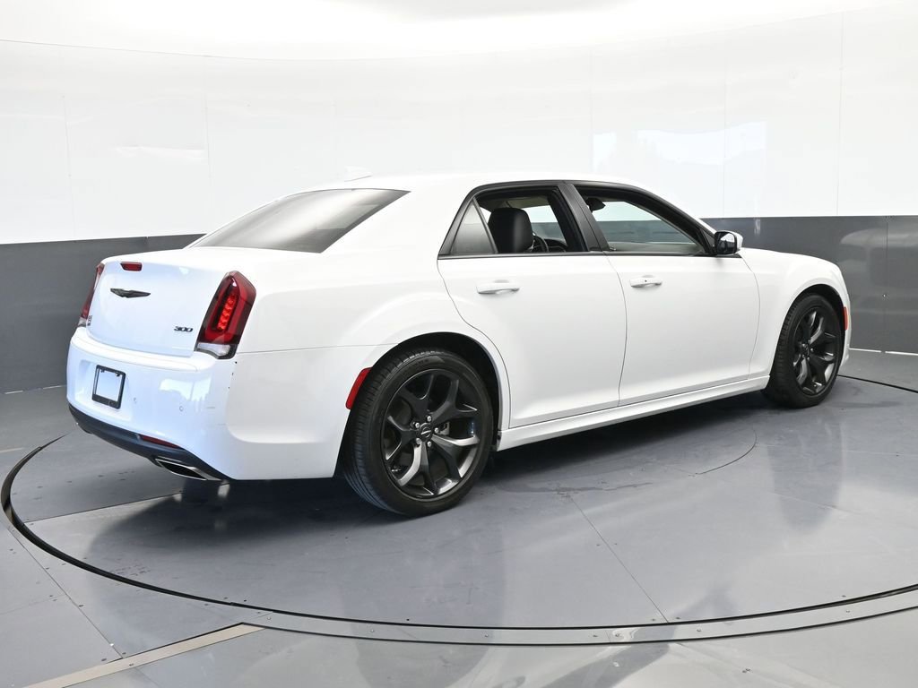 Used 2023 Chrysler 300 Touring L image 6