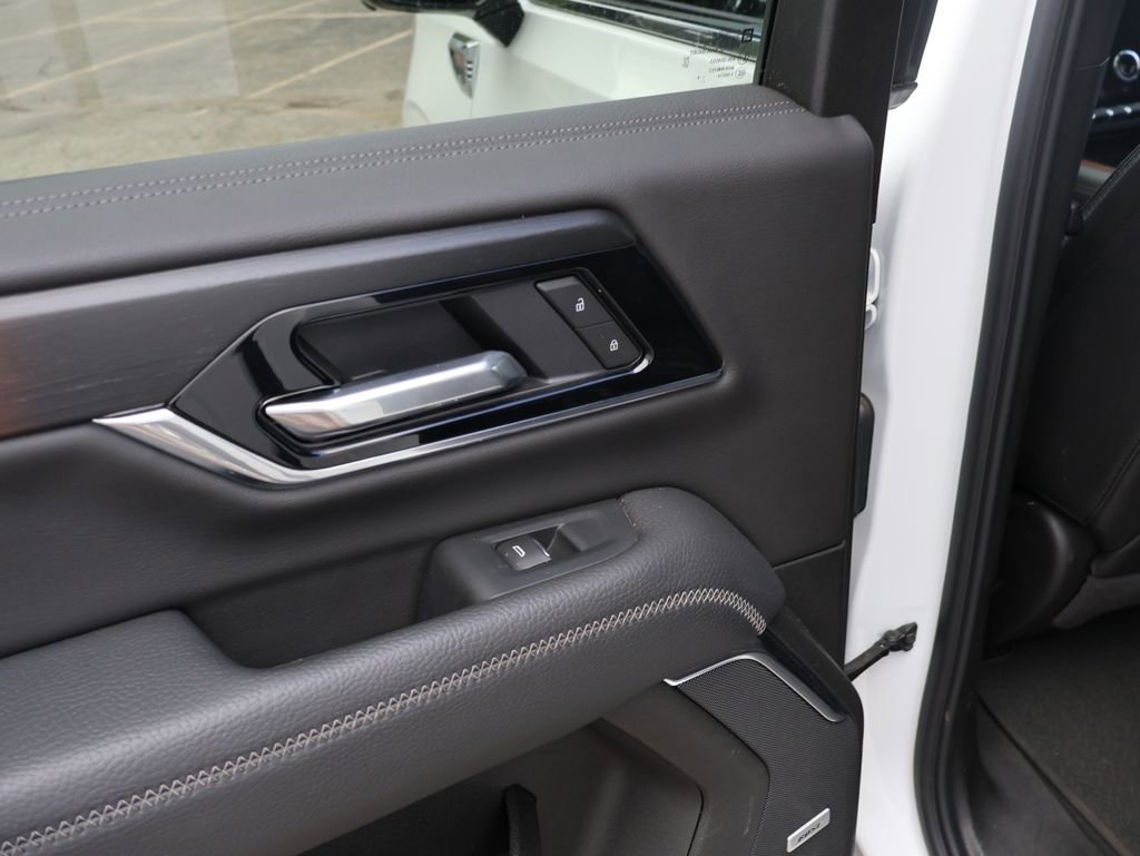 Used 2025 GMC Yukon XL Denali AWD/4WD image 13